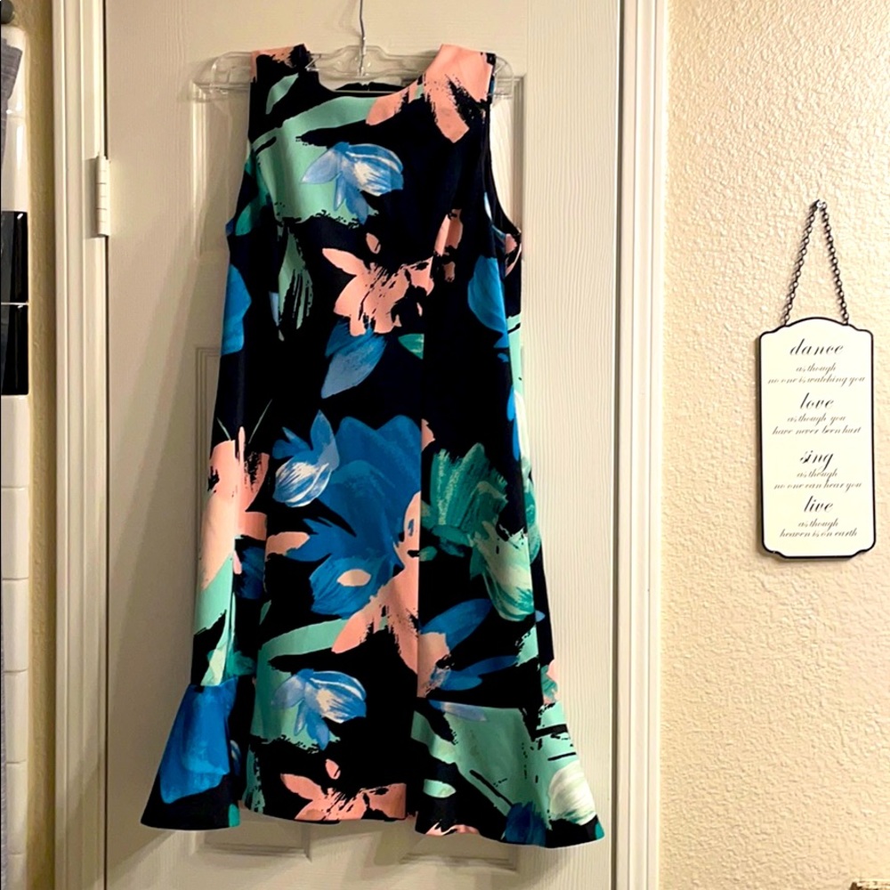 Vince Camuto floral fitted dress- size 4